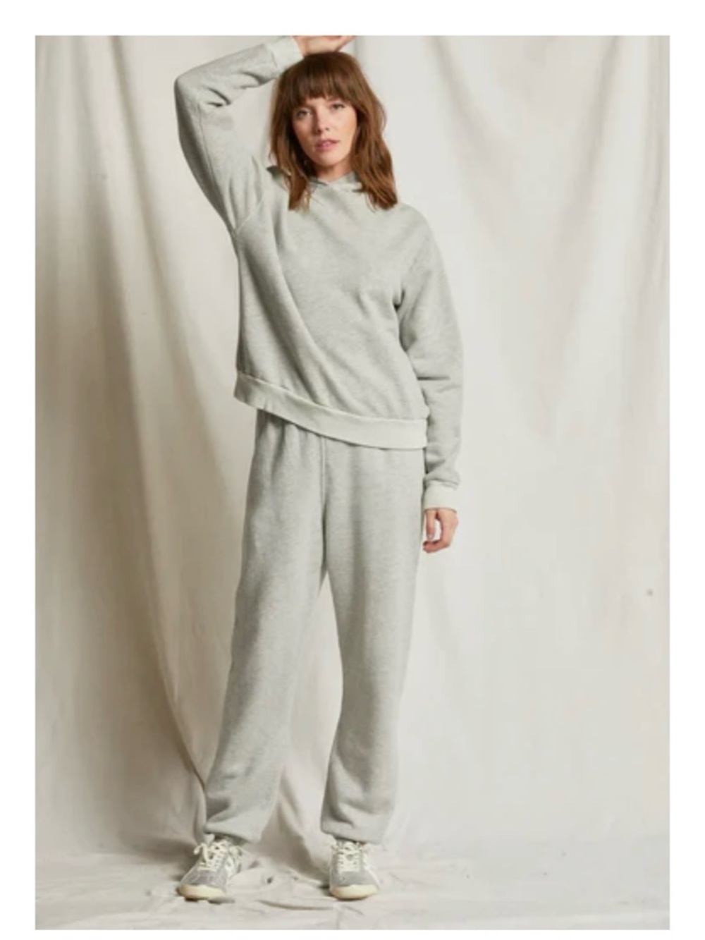Perfect white tee xs stevie sweatpants and heart hoodie in heather grey
